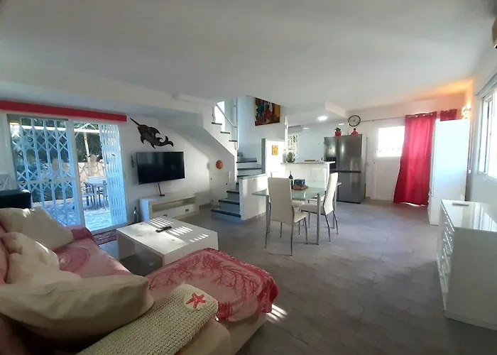 House In The Center Of Albir, 2 Min Walk From The Beach